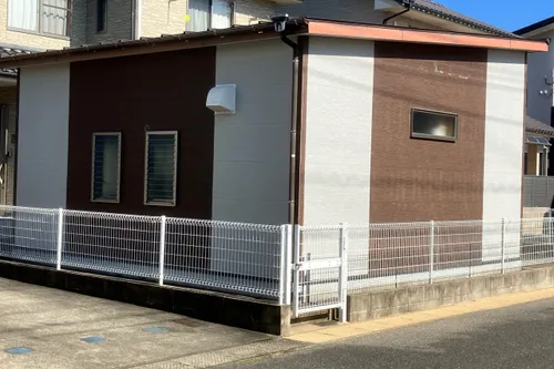 
  佐賀県伊万里市の外壁・屋根塗装 施工事例 F 様
 