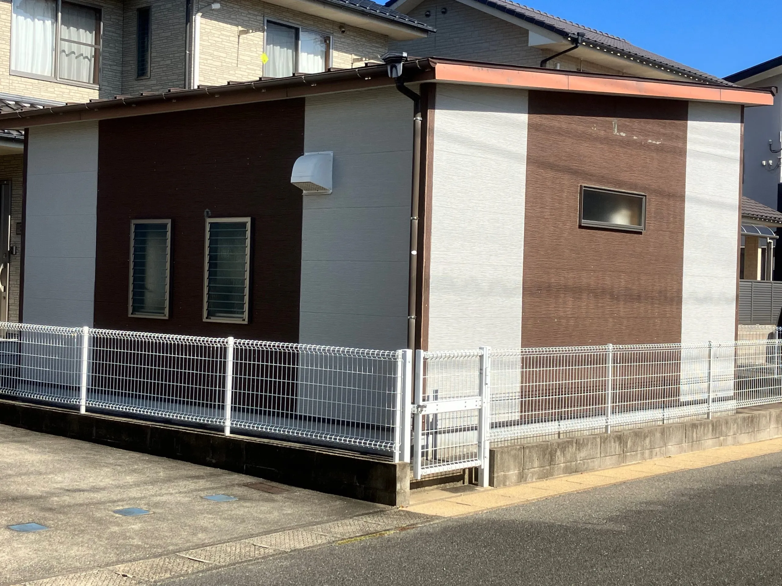 
  佐賀県伊万里市の外壁・屋根塗装 施工事例 F 様
 