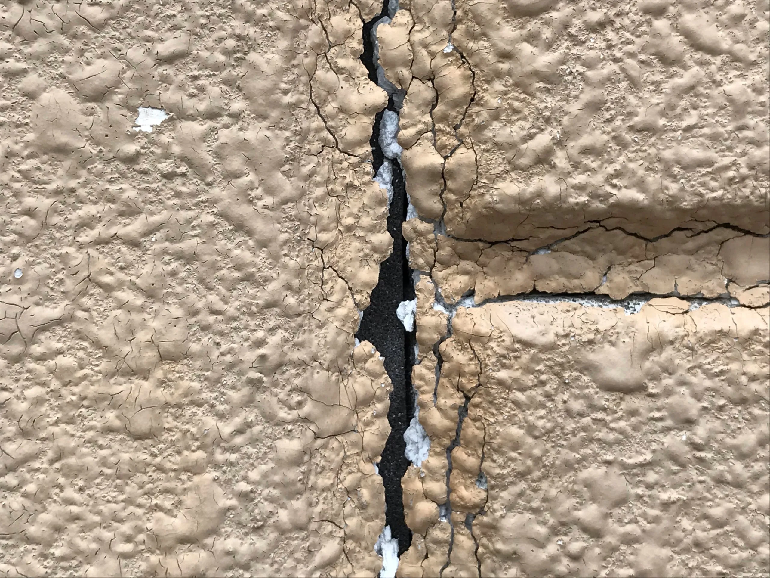 次の記事 - 福岡市早良区｜目地コーキング上の塗膜のひび