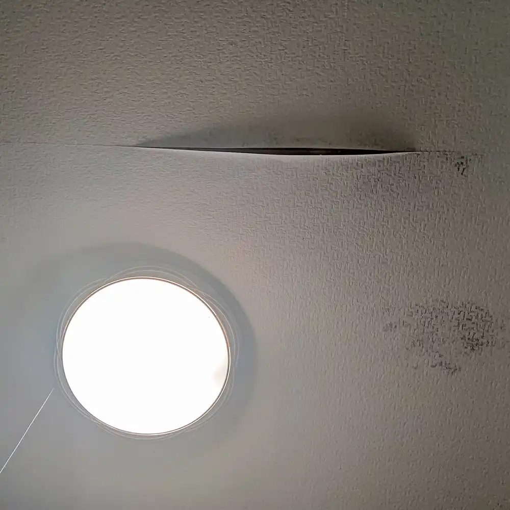 クロスが浮く・剥がれる