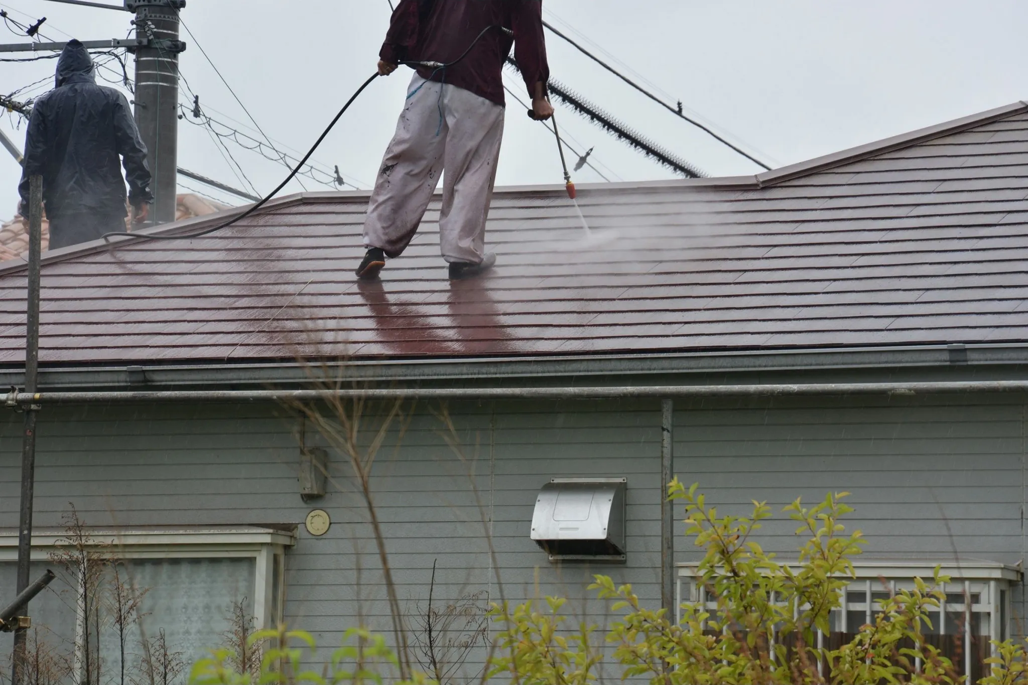 屋根塗装前の洗浄作業