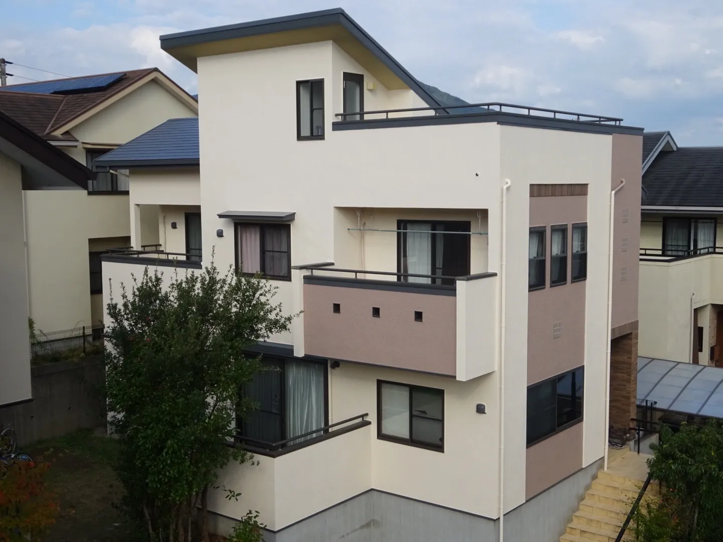 
  福岡県福岡市の外壁・屋根塗装 施工事例 S 様
 