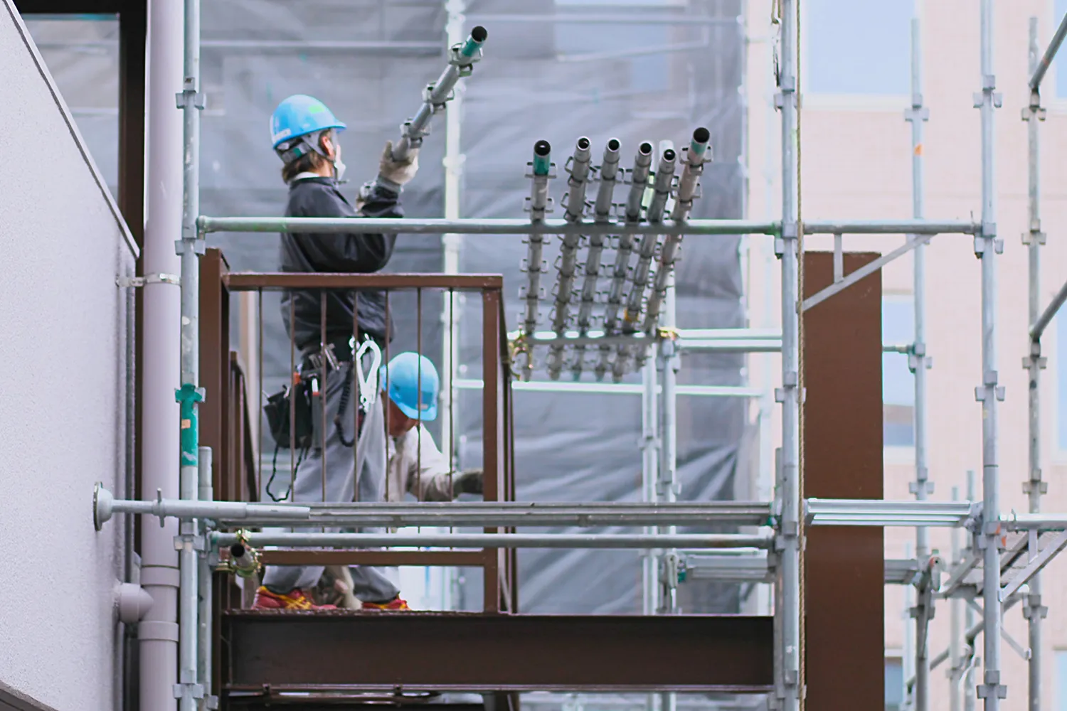 ひびきペイントでは作業が完了後、仮設足場を解体します。