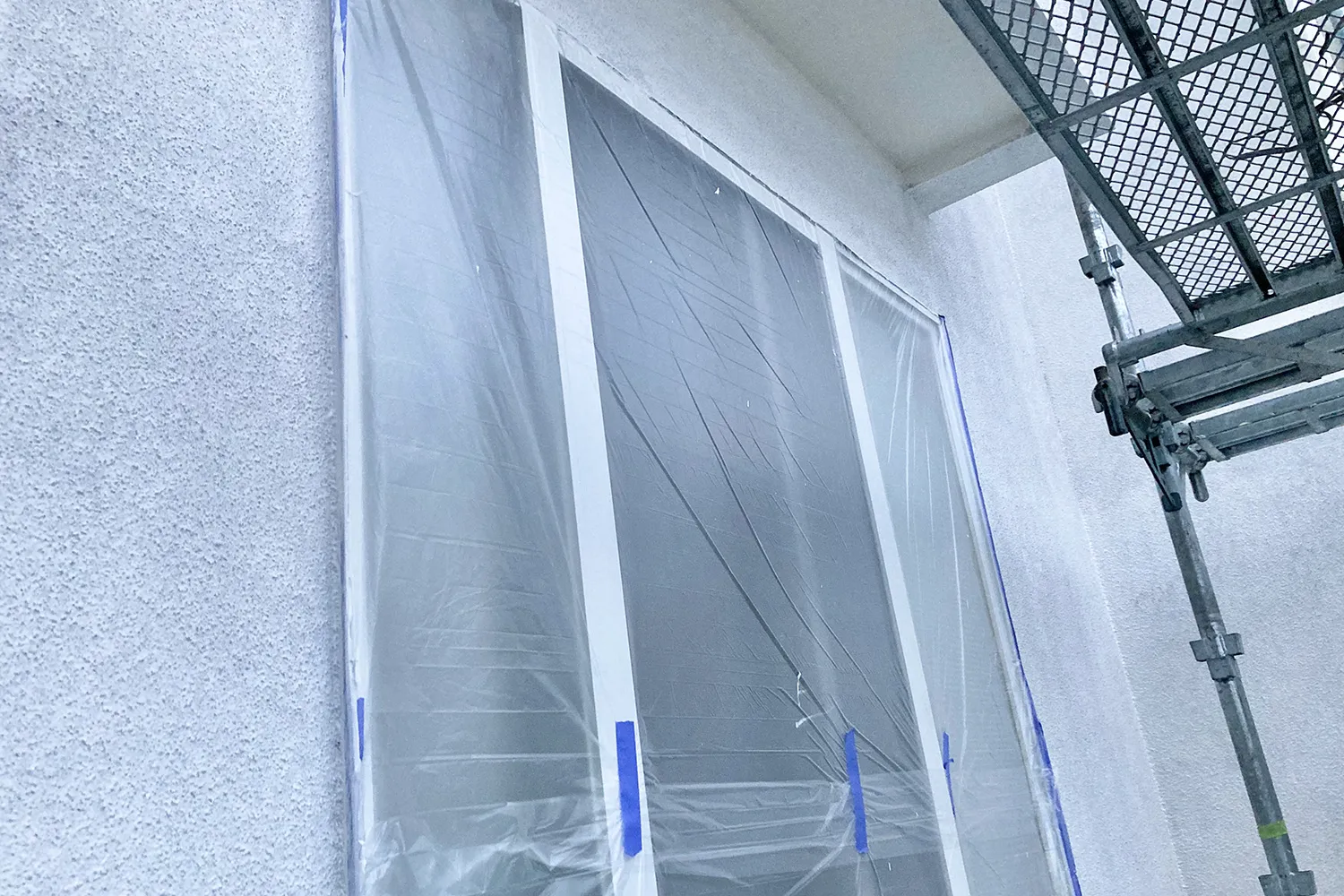 ひびきペイントでは養生することで丁寧な塗装を心がけています。